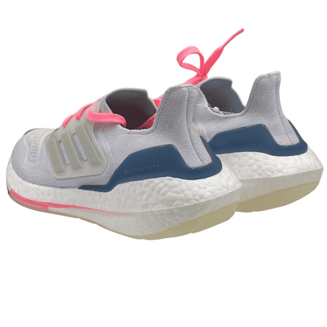 adidas UltraBoost 22 – Cloud White - Grey One - Almost Blue (5)